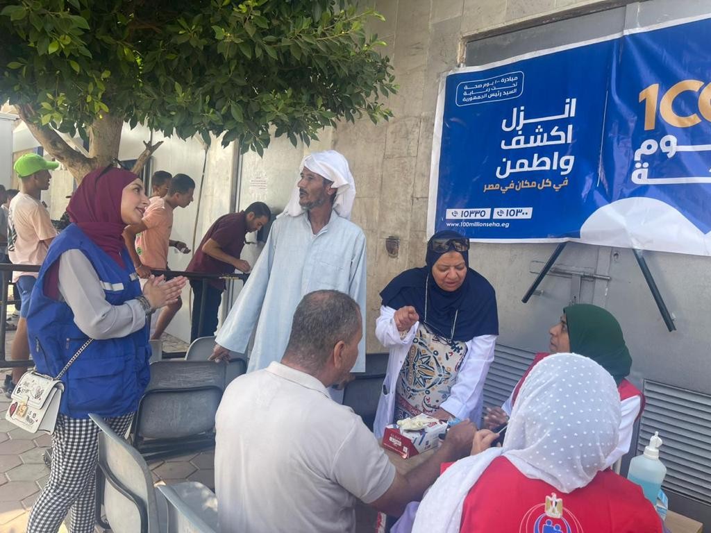 أثناء تقديم الفريق الطبي خدمات حملة #100_يوم_صحة للمواطنين بمحافظة الإسماعيلية…