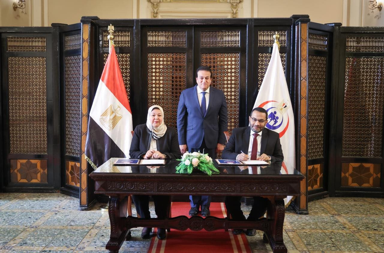 وزير الصحة يشهد توقيع بروتوكول تعاون مع معملي البرج والمختبر لإجراء التحاليل الطبية بالمجان ضمن للكشف المبكر عن سرطان القولون والبروستا