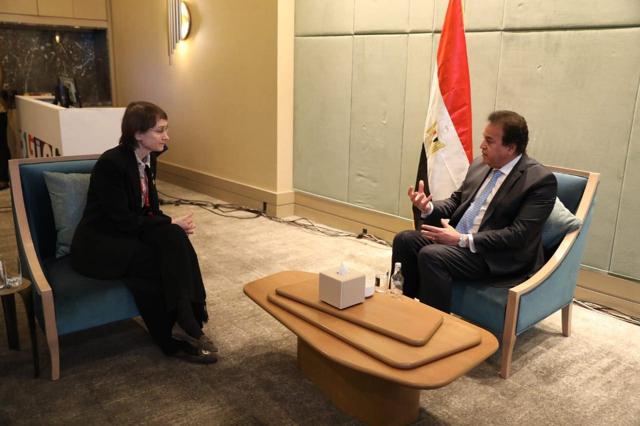 وزير الصحة يبحث مع الوكالة الدولية لبحوث السرطان "IARC" سبل التعاون المشتركة خلال المؤتمؤ الدولي السادس عشر لسرطان الثدي