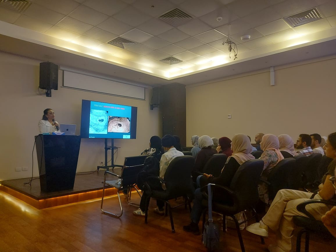 وزارة الصحة تطلق برنامجًا تدريبيًا لأطباء النساء لتعزيز صحة الأم والجنين*