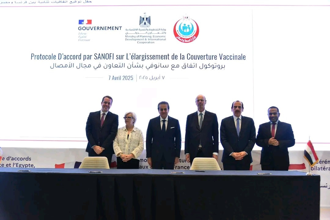 في إطار الزيارة الرئاسية الفرنسية… وزراء الصحة والتعاون الدولي والاقتصاد بمصر وفرنسا يشهدون توقيع 4...