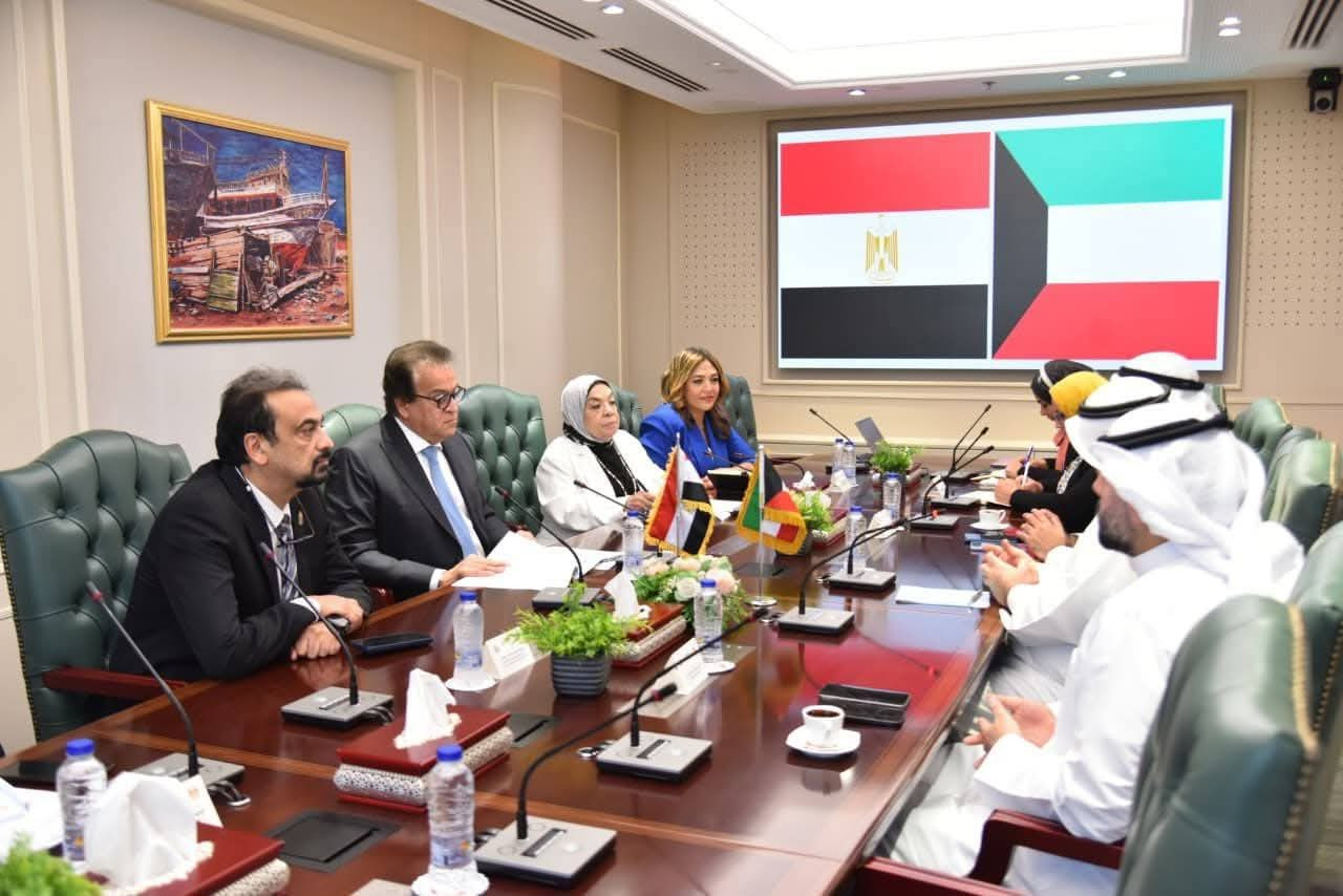 نائب رئيس مجلس الوزراء وزير الصحة يبحث مع وزير الصحة الكويتي تعزيز التعاون الصحي المشترك.
